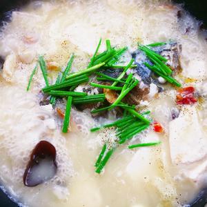 萝卜丝木耳鱼头豆腐汤的做法 步骤7