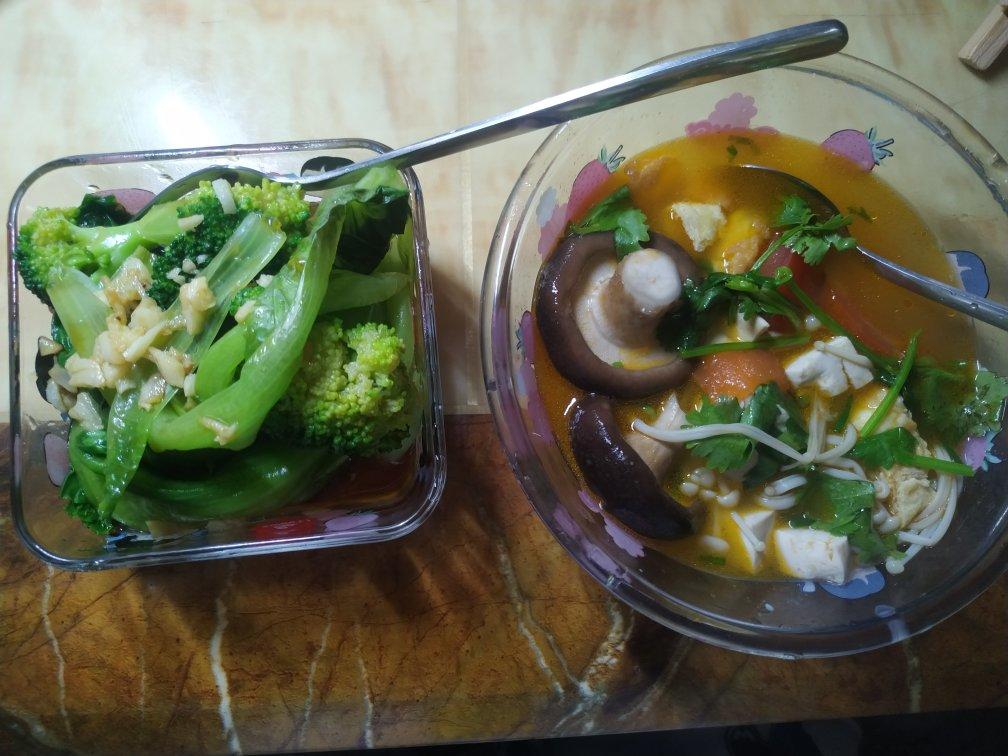 西红柿菌菇豆腐汤