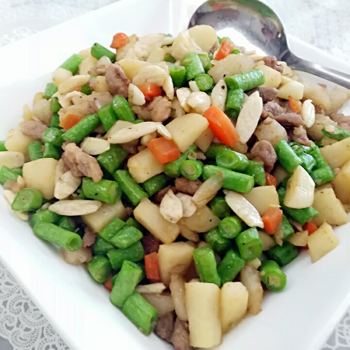 雪儿分享作品晚餐612016年9月10日#晚餐612016年9月10日#榄仁肉丁