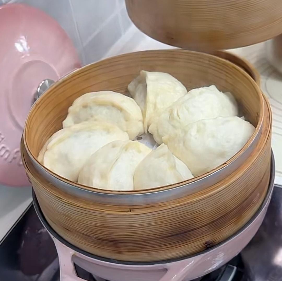 玉米面萝卜大馅  萝卜牛肉蒸饺   面  西葫芦馅蒸饺  萝卜丝饼  牛肉蒸饺  牛肉胡萝卜馅  皮蛋豆腐  老醋三丁  棒子面大馅   牛肉馅的调制