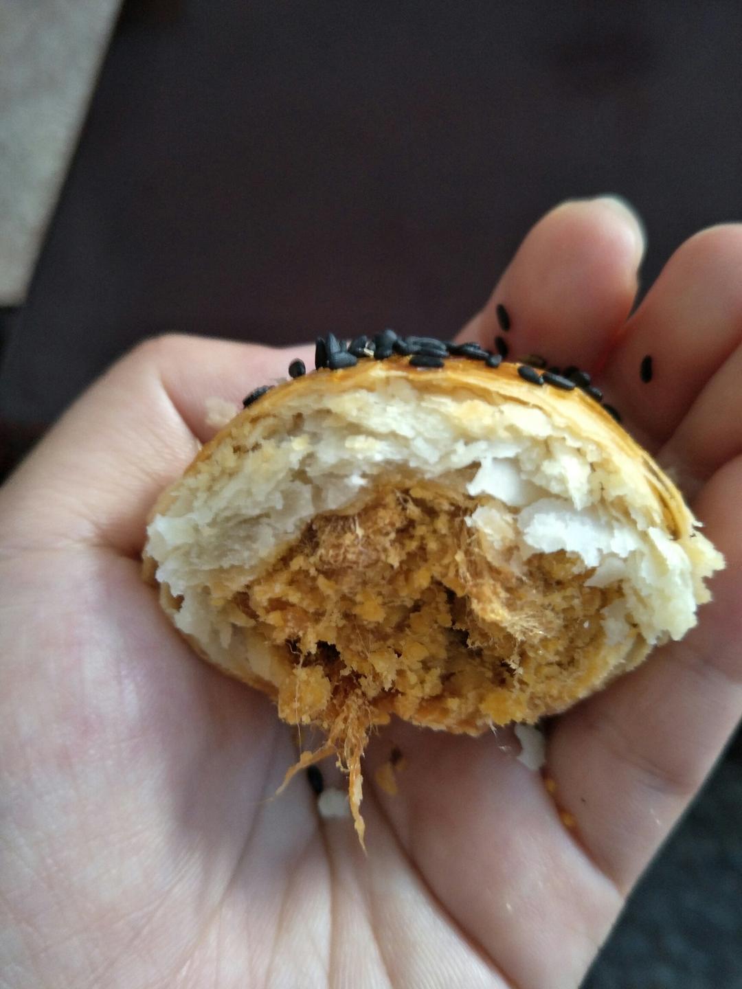 黄金肉松酥