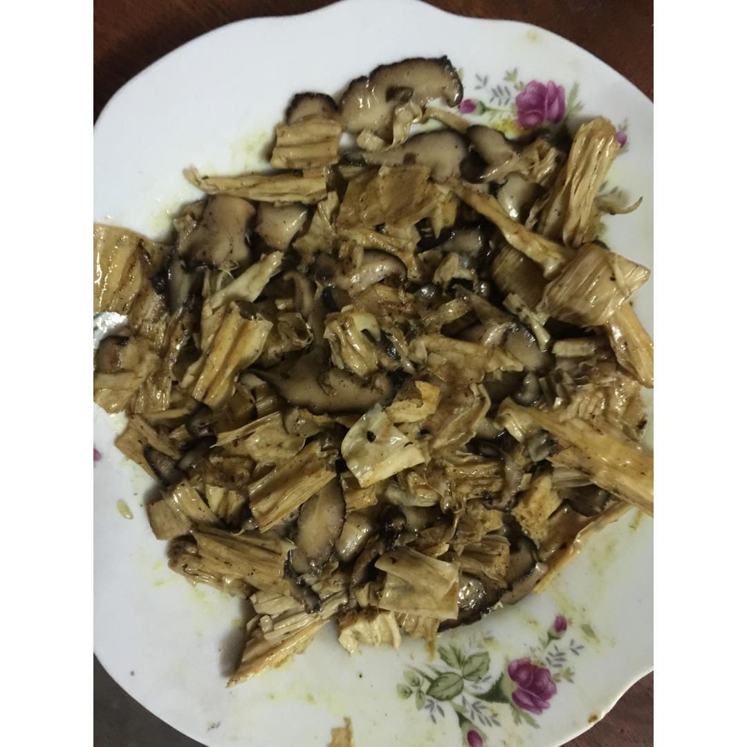 腐竹烧香菇