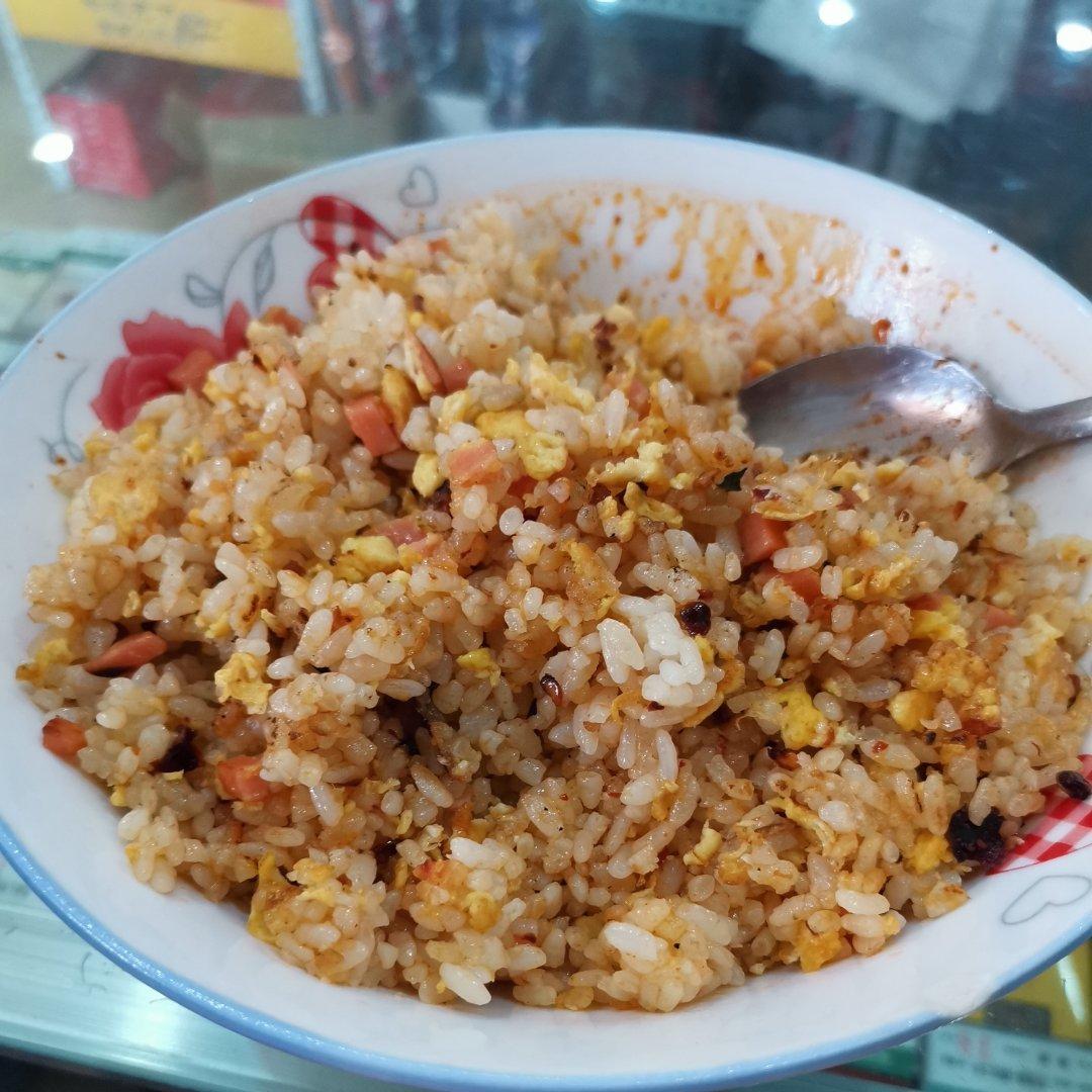 火腿肠鸡蛋炒饭