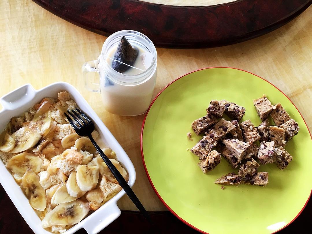 微波炉三分钟香蕉牛奶吐司杯