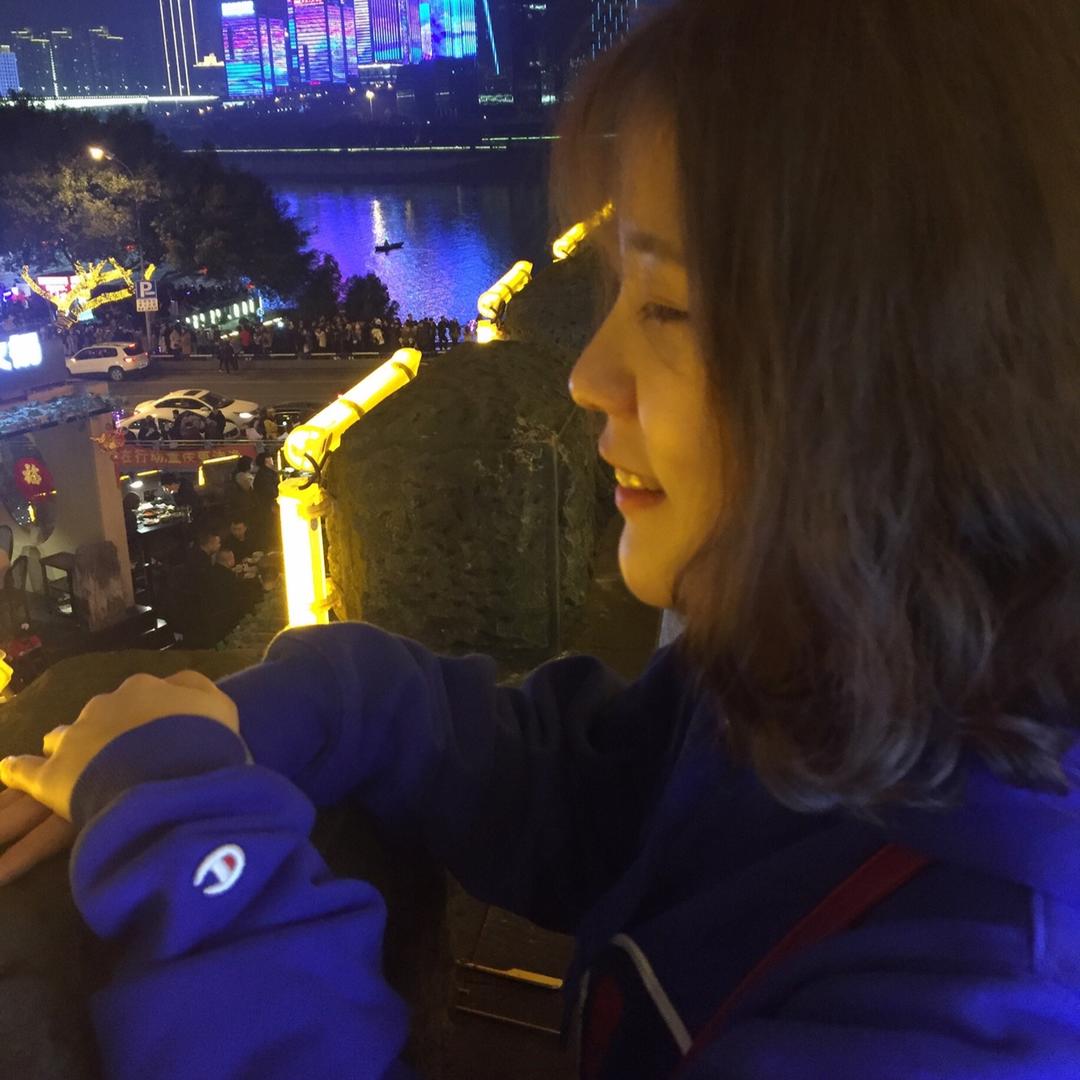 爱笑的蓝胖子