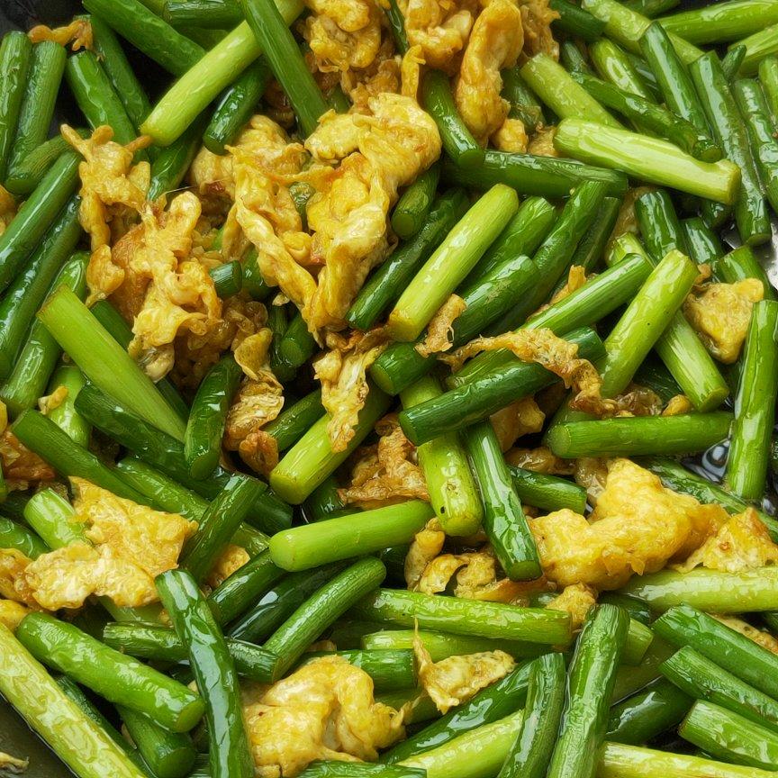 秋秋925做的蒜薹炒鸡蛋