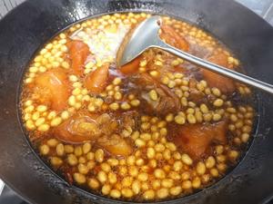 不会做饭也能做的猪蹄炖黄豆的做法 步骤7