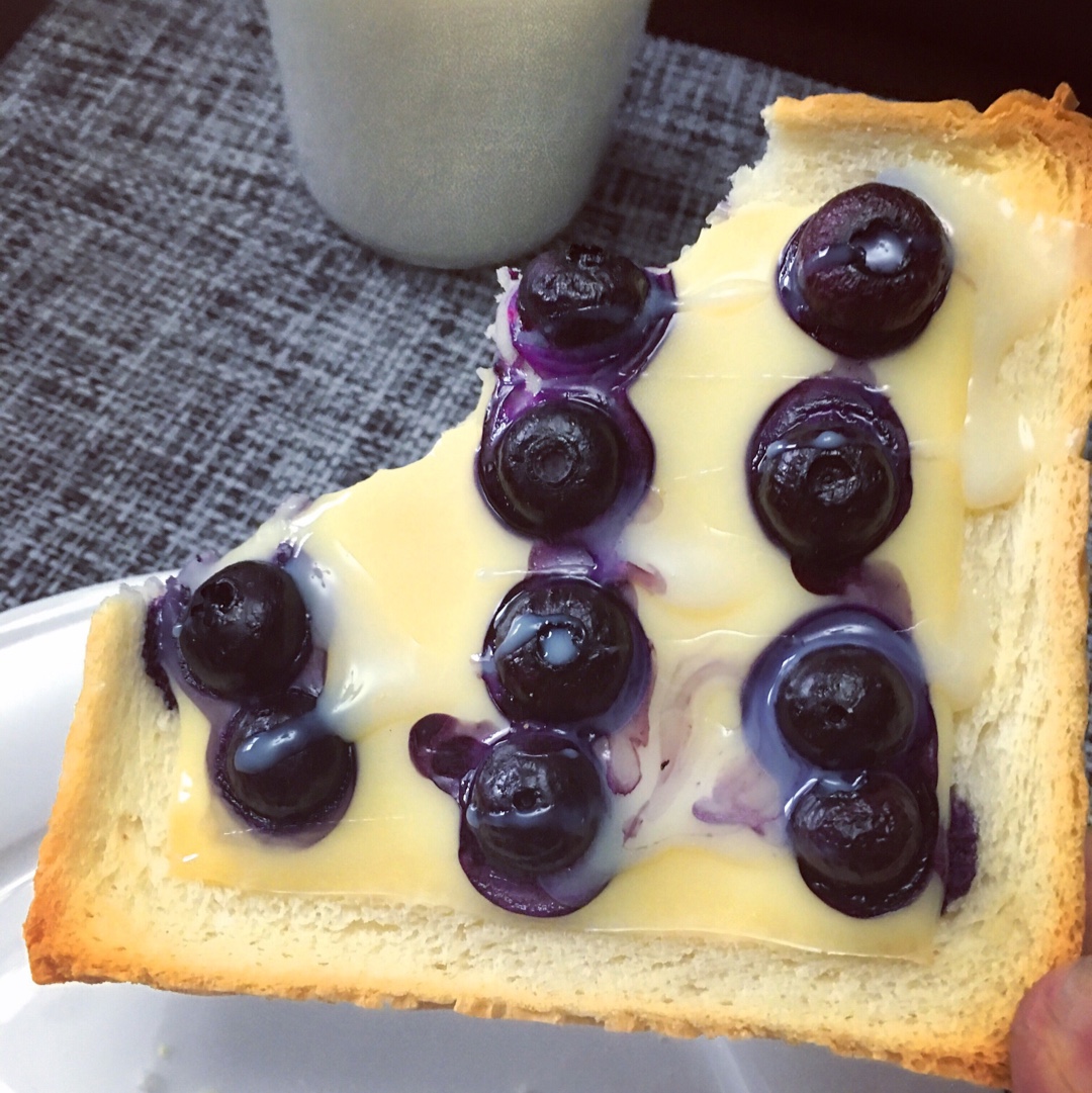 蓝莓芝士吐司