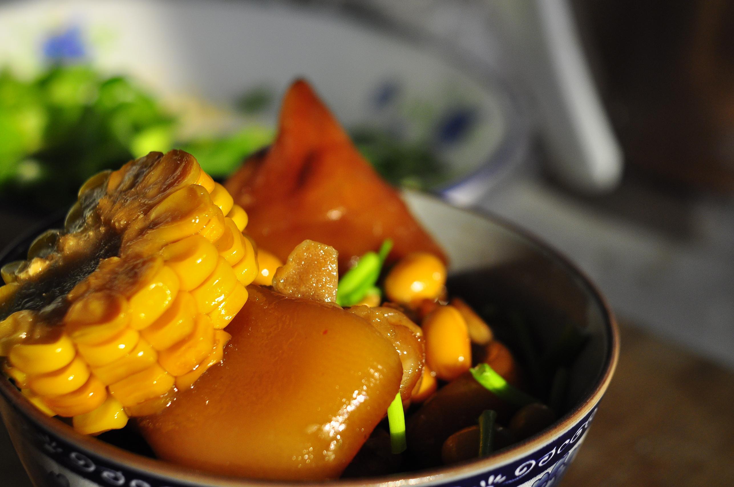 南乳花生猪脚煲