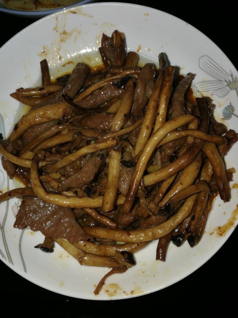 牛肉丝炒茶树菇