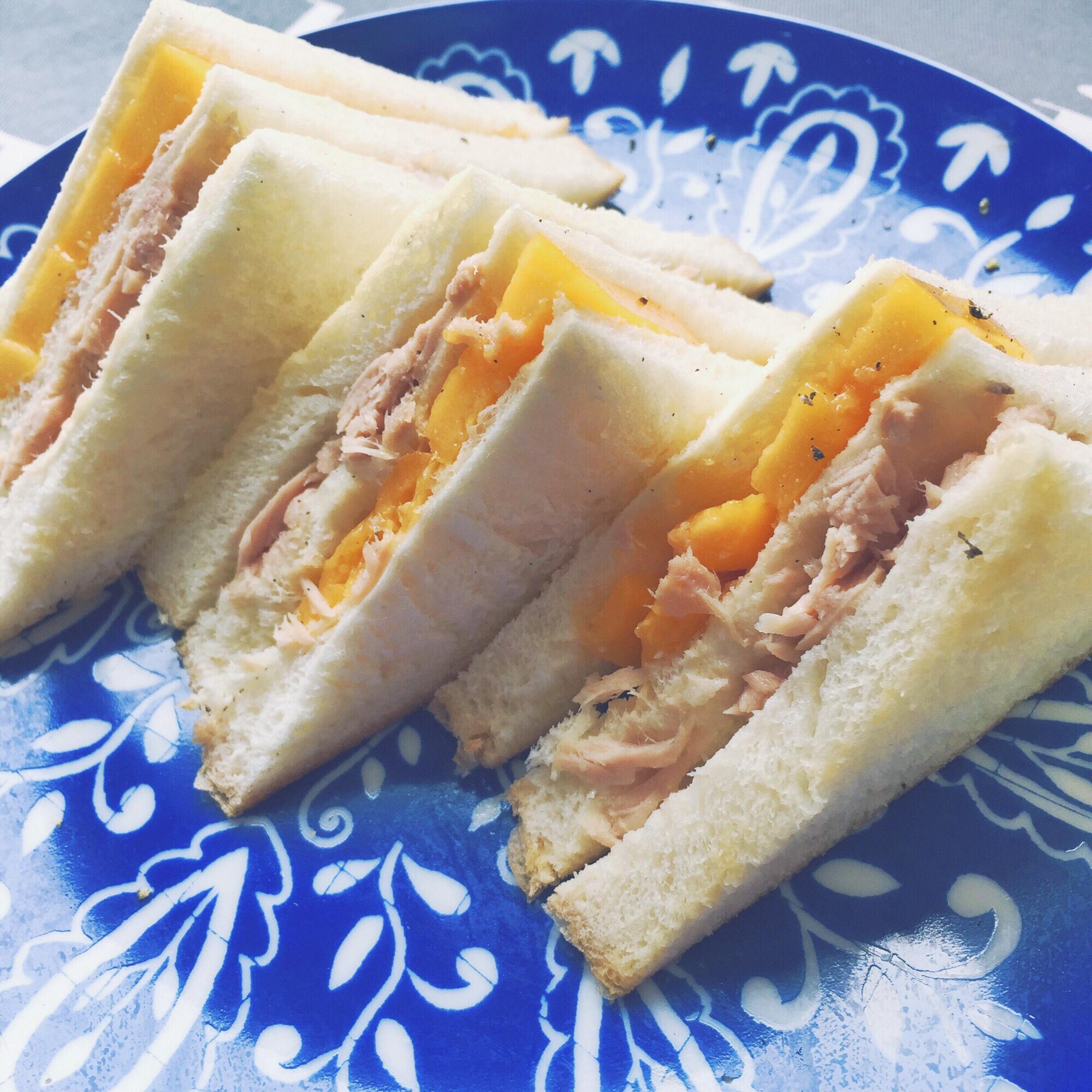 芒果吞拿鱼三明治