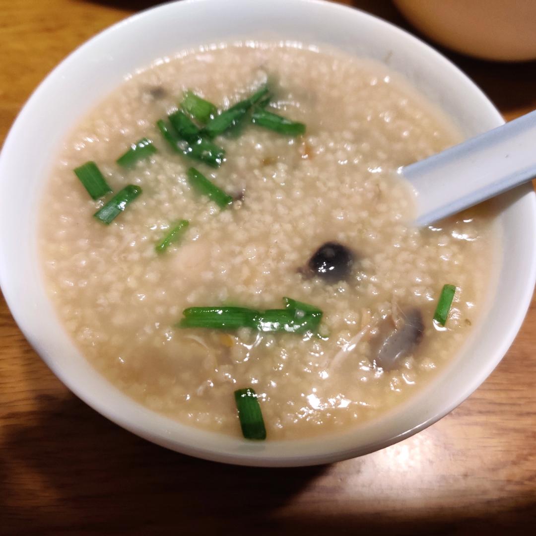 终于熬出一锅有厚厚米油的小米粥