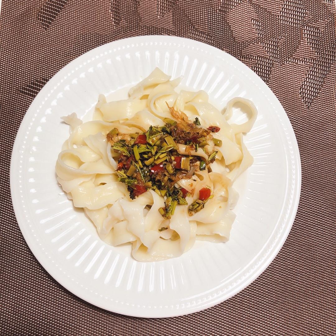 香椿油泼面，用10分钟做碗面，让你更爱这个春天