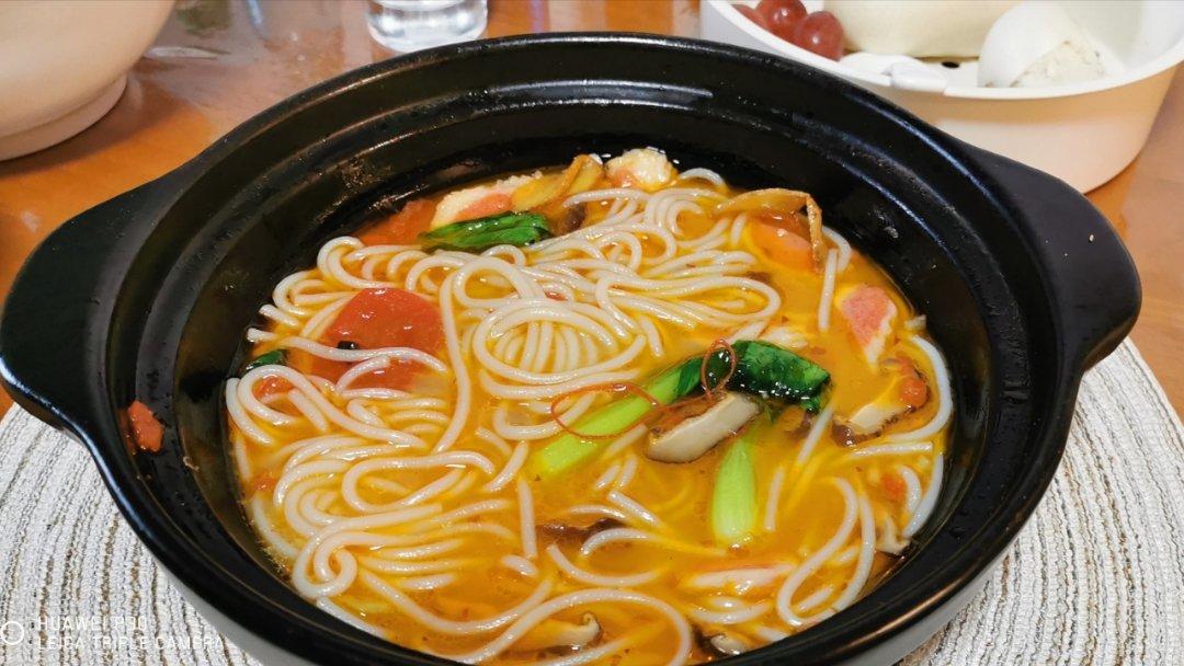 三鲜砂锅米线