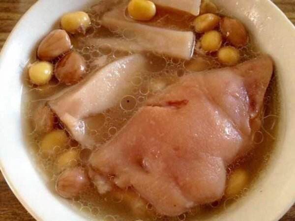 美善品黄豆猪蹄汤的做法