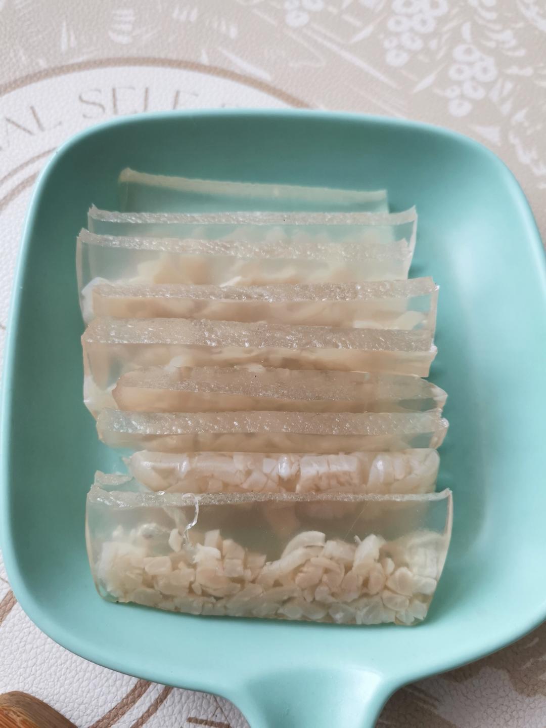 简单蒸出晶莹剔透的水晶肉皮冻