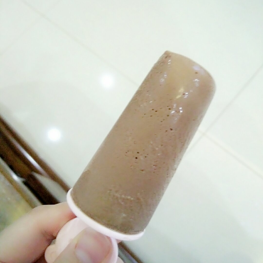 黑巧克力冰淇淋