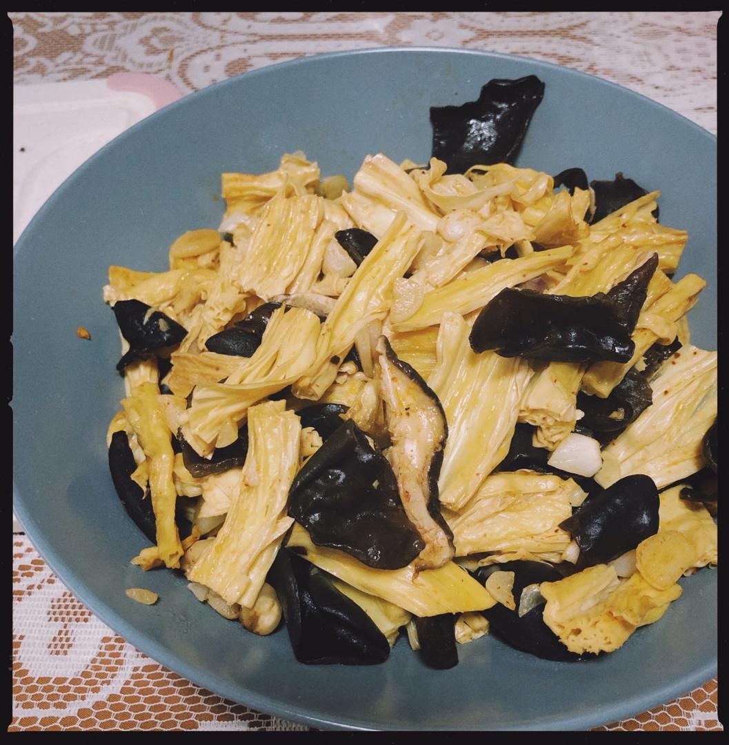 腐竹黄瓜炒木耳