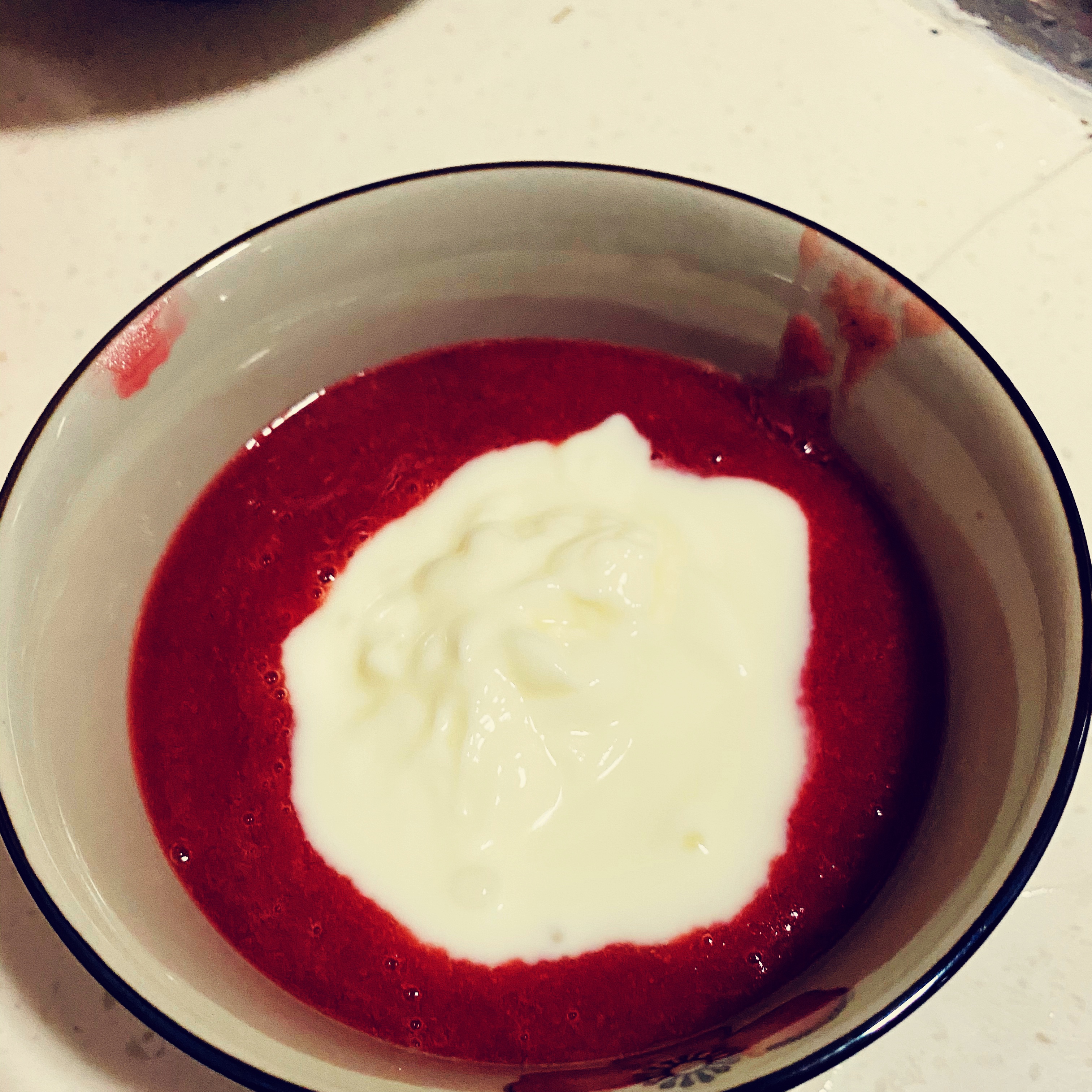 自制草莓酸奶冰糕的做法 步骤2