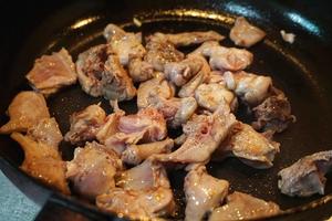 干锅青笋兔肉的做法 步骤4