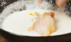 在顺德常吃的名菜【煎焗鱼头】的详细做法的做法 步骤6