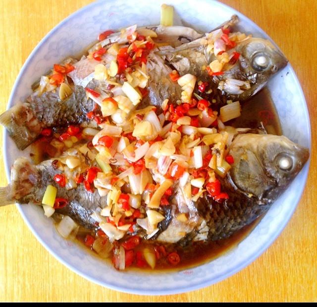 清蒸蒜香鲫鱼的做法