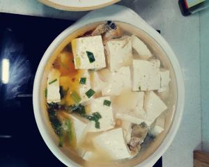 砂锅鱼头炖豆腐汤的做法 步骤6