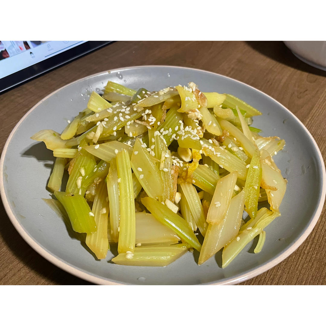 爽口凉拌芹菜