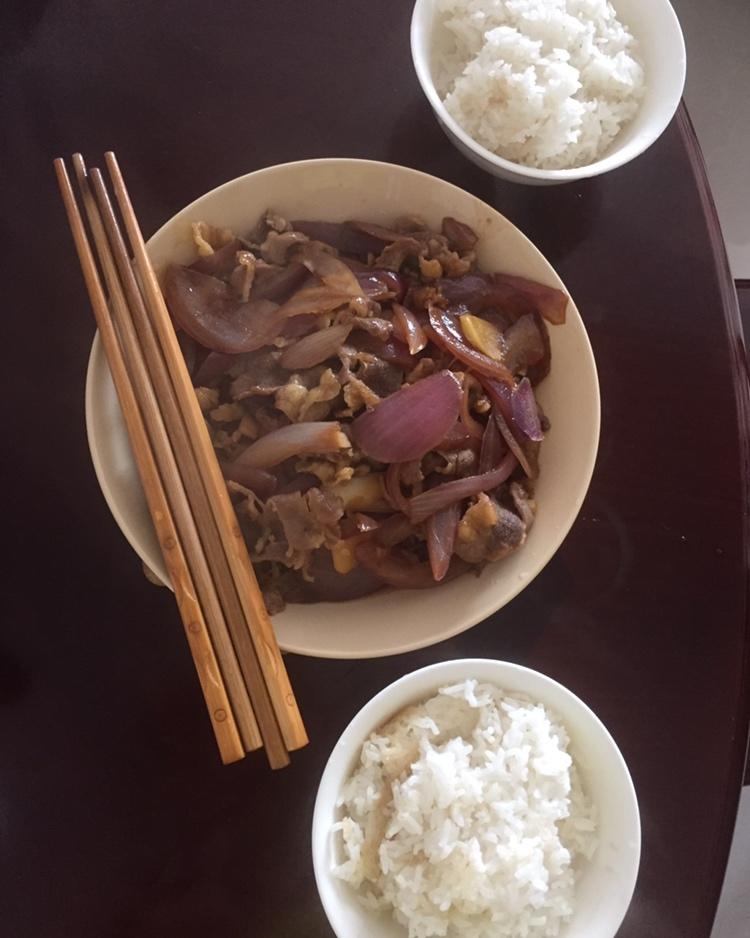 洋葱肥牛饭