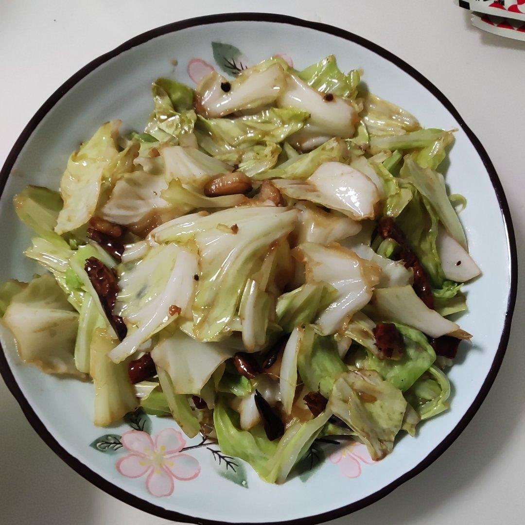 在家复刻出饭店味道的手撕包菜。