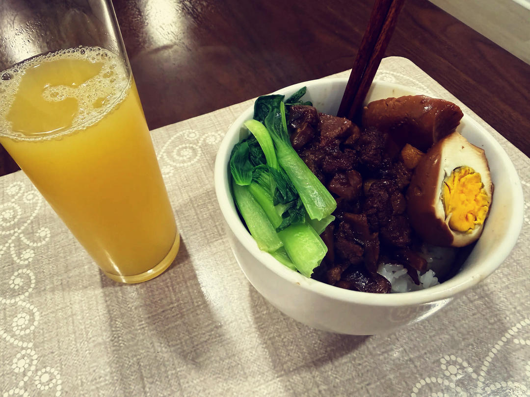 洋葱酥卤肉饭
