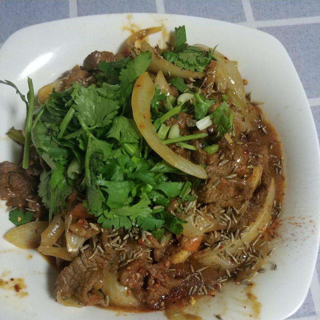 洋葱炒羊腿肉-用这个方法炒羊肉，无膻味还不柴，做出来的羊肉又鲜又嫩