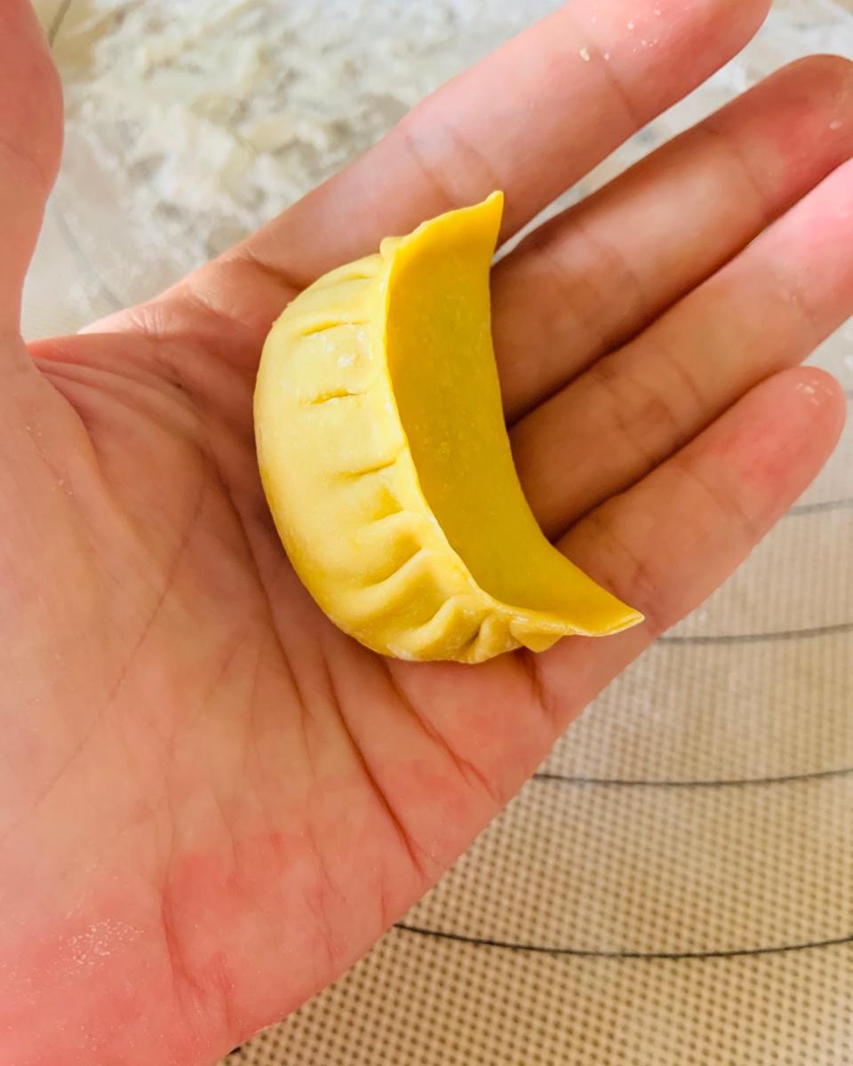 擀饺子皮的视频