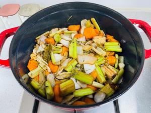 红酒炖牛肉全餐 有荤有素有主食的做法 步骤13