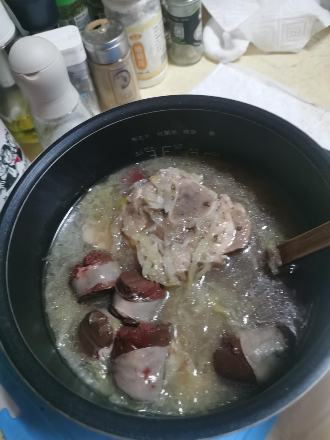 酸菜烩血肠嘎嘎香
