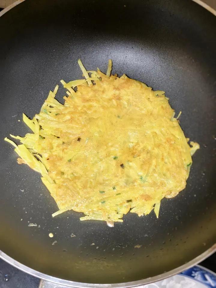 西葫芦鸡蛋饼（土豆丝饼、香芋丝饼或者其他丝饼😂）