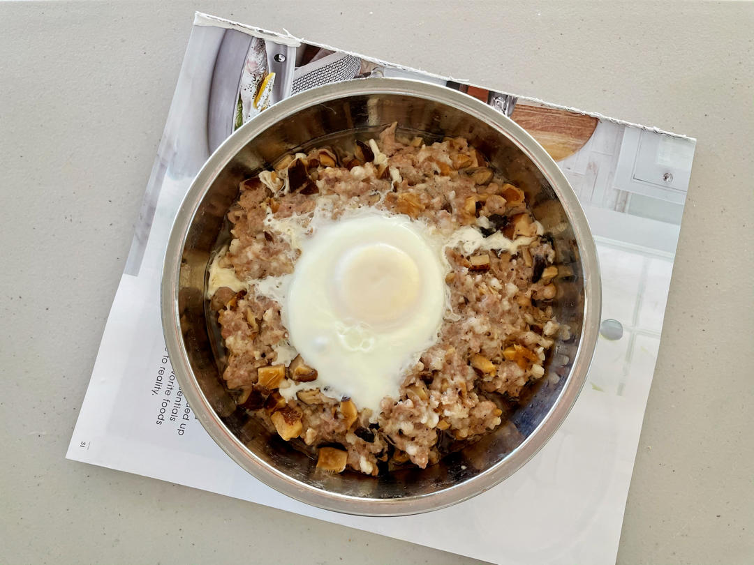 窝蛋香菇蒸肉饼