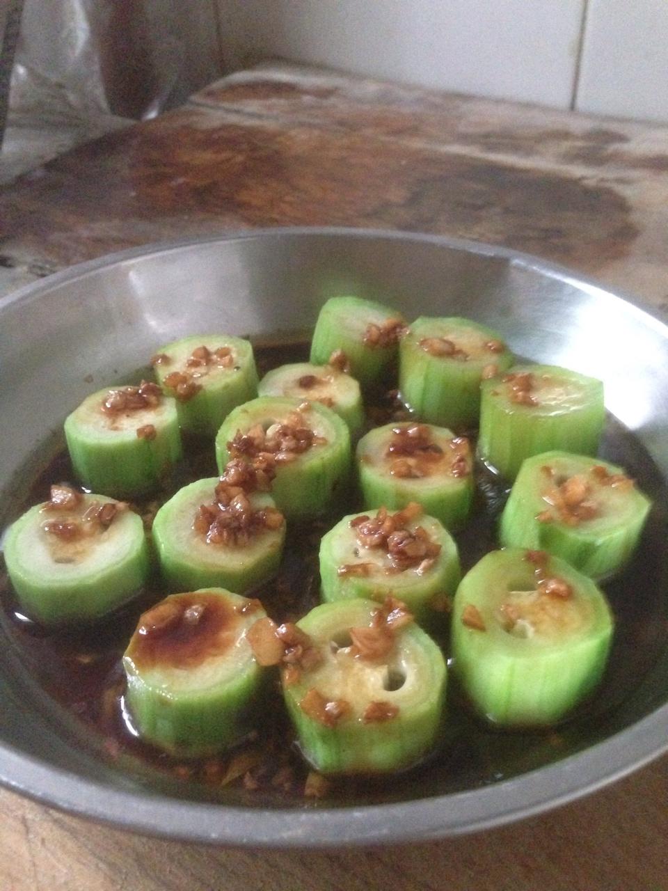 只需要五分钟就可以的美味蒜蓉蒸丝瓜