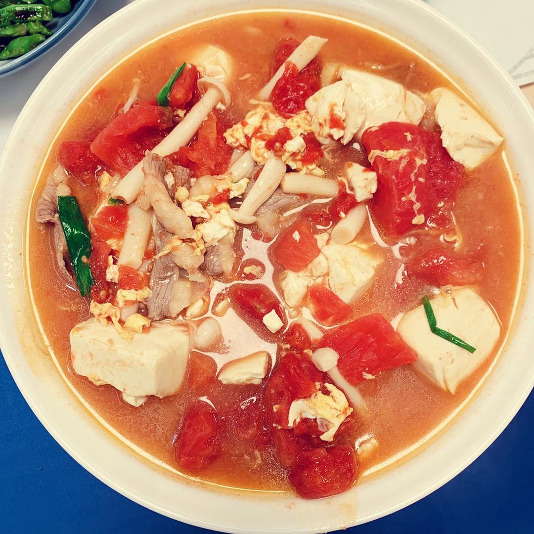超番茄肥牛菌菇汤
