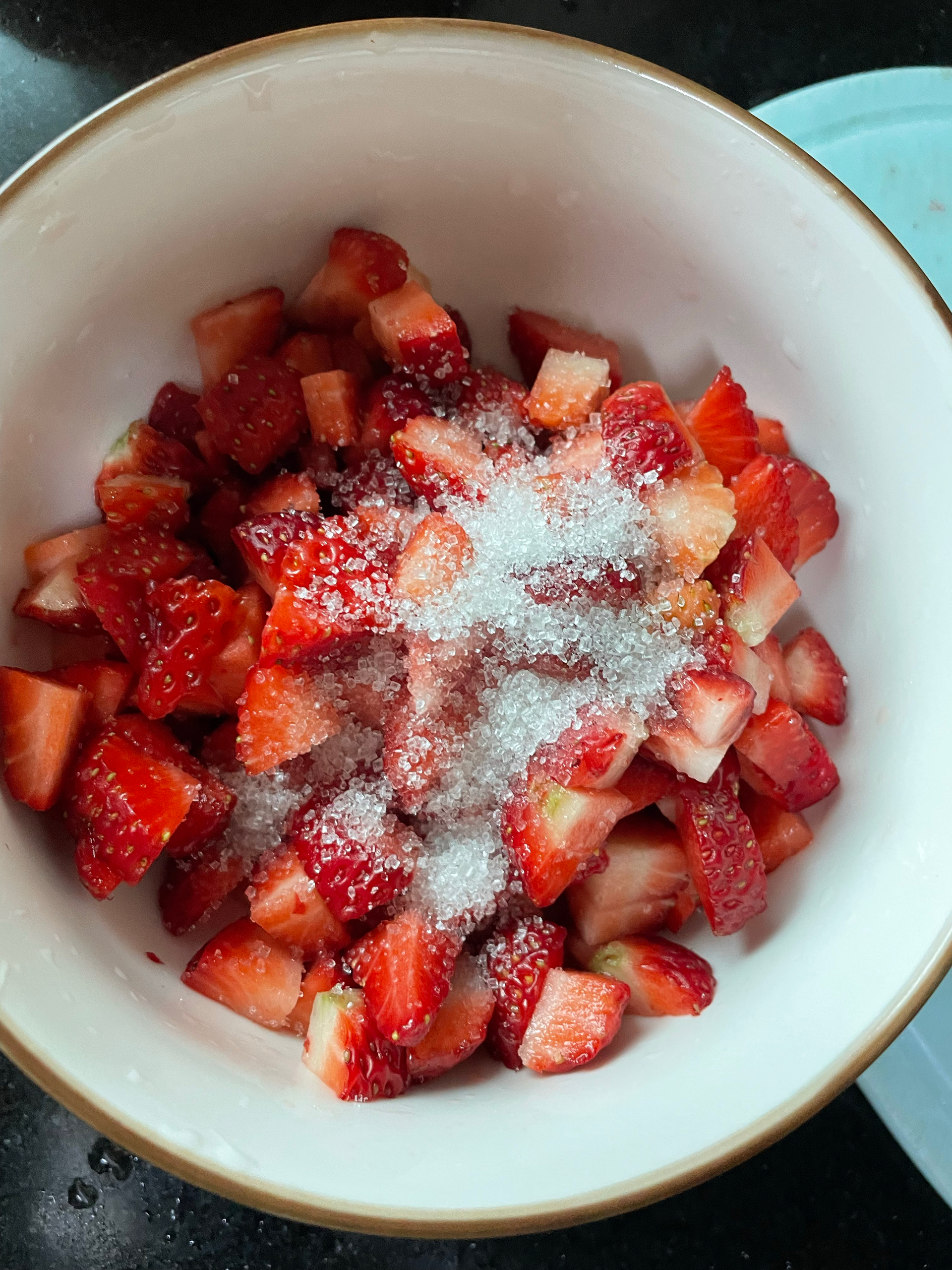 🍓消耗草莓的草莓牛奶饮的做法 步骤1