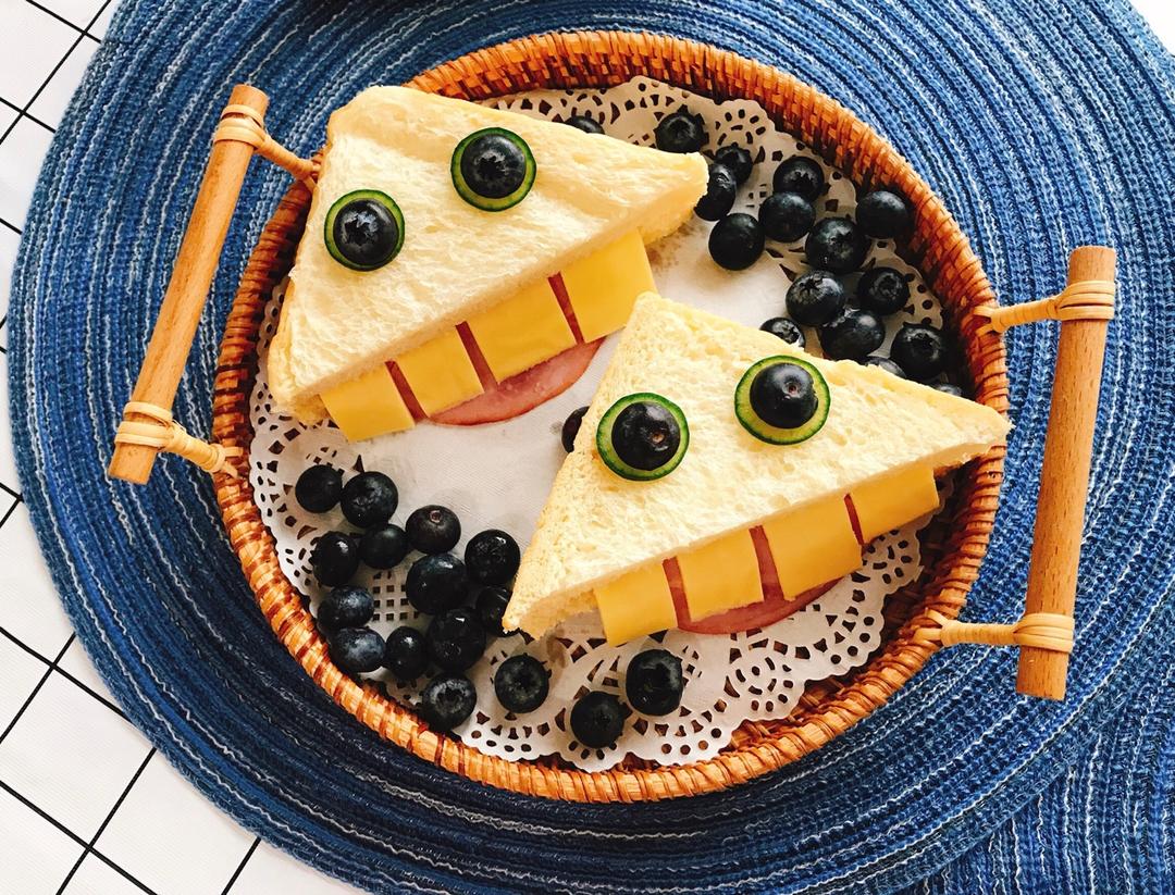 会吐舌头的大牙怪三明治