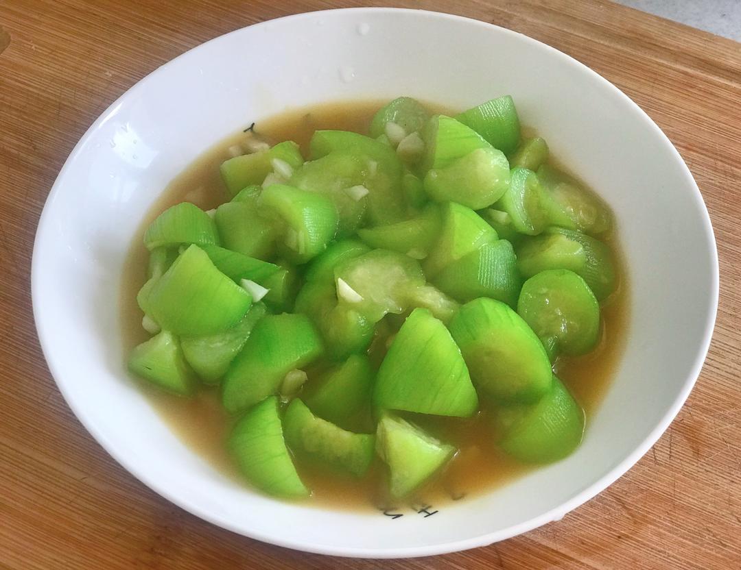 青菜菜谱9⃣️-减肥美白-蒜蓉丝瓜（丝瓜保持鲜亮颜色的秘密）的做法
