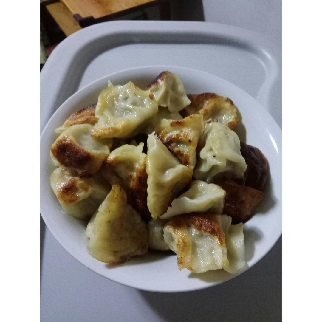 普通铸铁锅煎水饺不粘