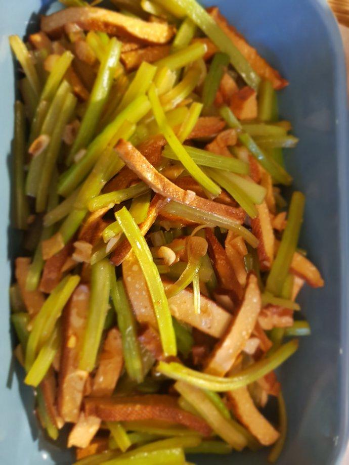 芹菜炒香干