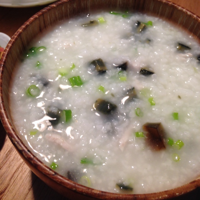 肥宅可乐做的砂锅皮蛋瘦肉粥