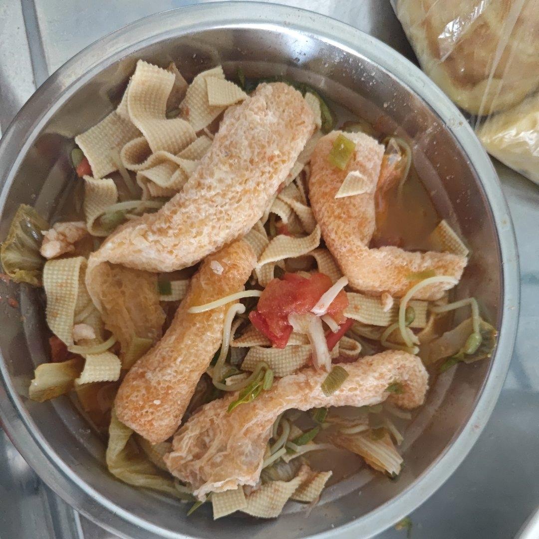 番茄竹荪虾滑煲