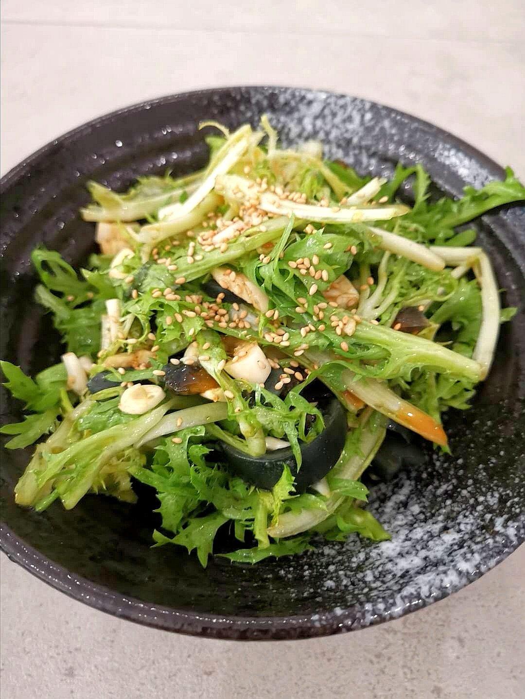 东北凉菜_苦菊皮蛋花生米