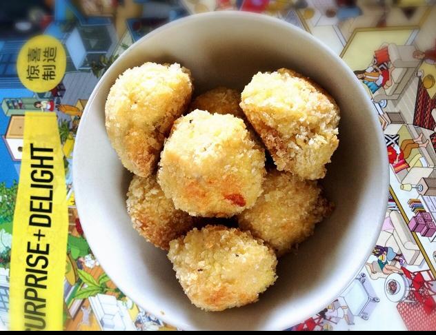 花式鸡胸肉之烤箱版的无油脆脆鸡肉芝士球的做法