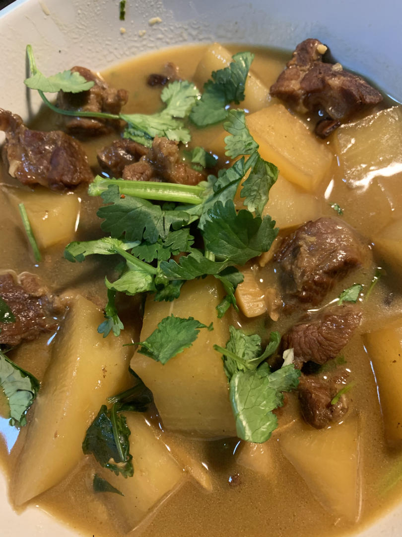 广式萝卜牛腩煲