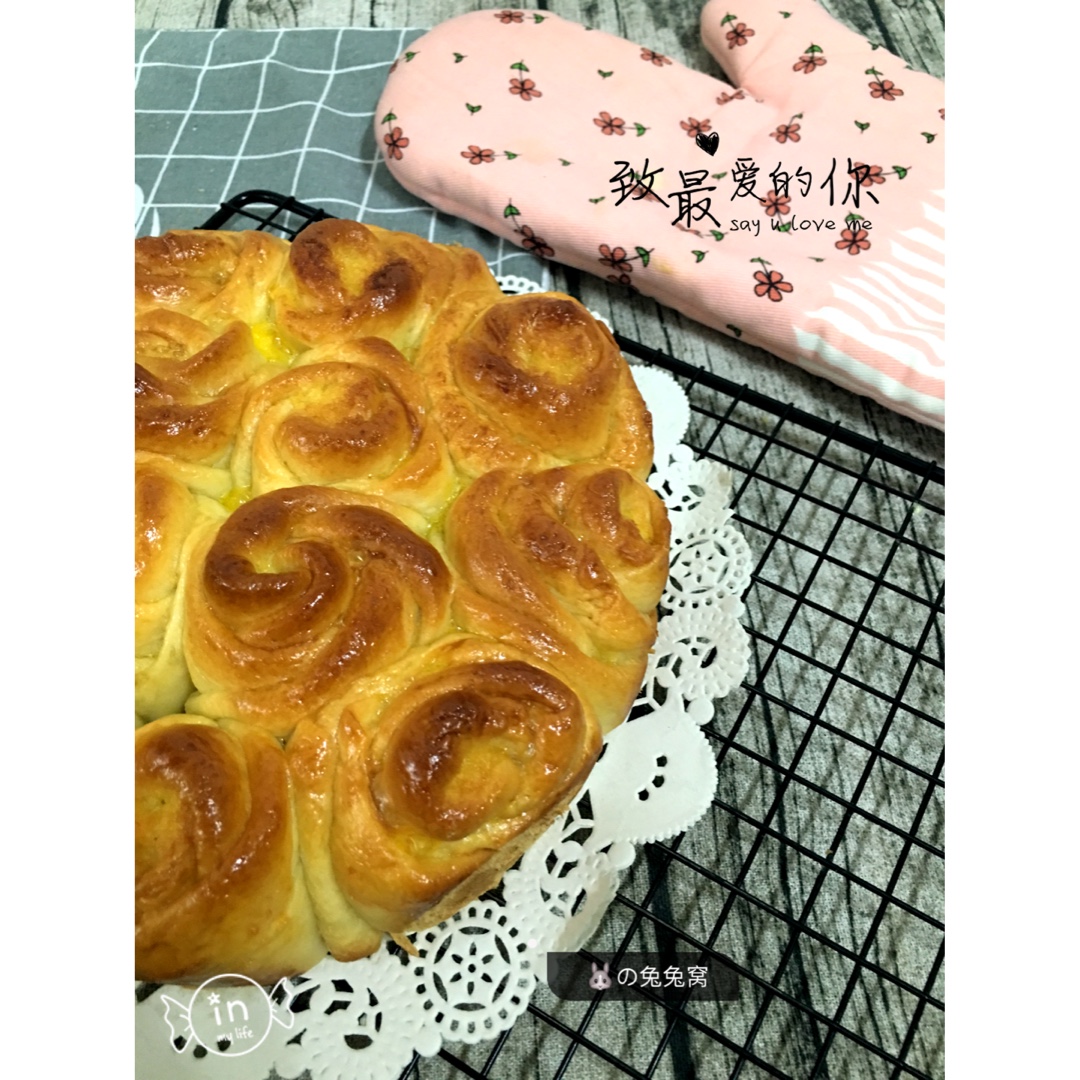 椰蓉玫瑰花面包